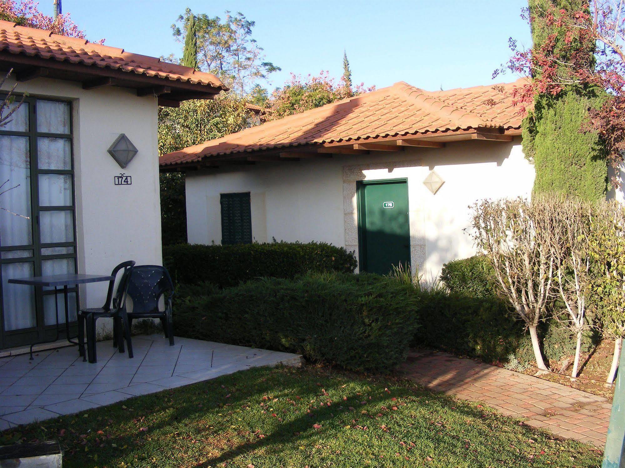 Shoresh Green Hills Family Suites Hotel Exterior photo