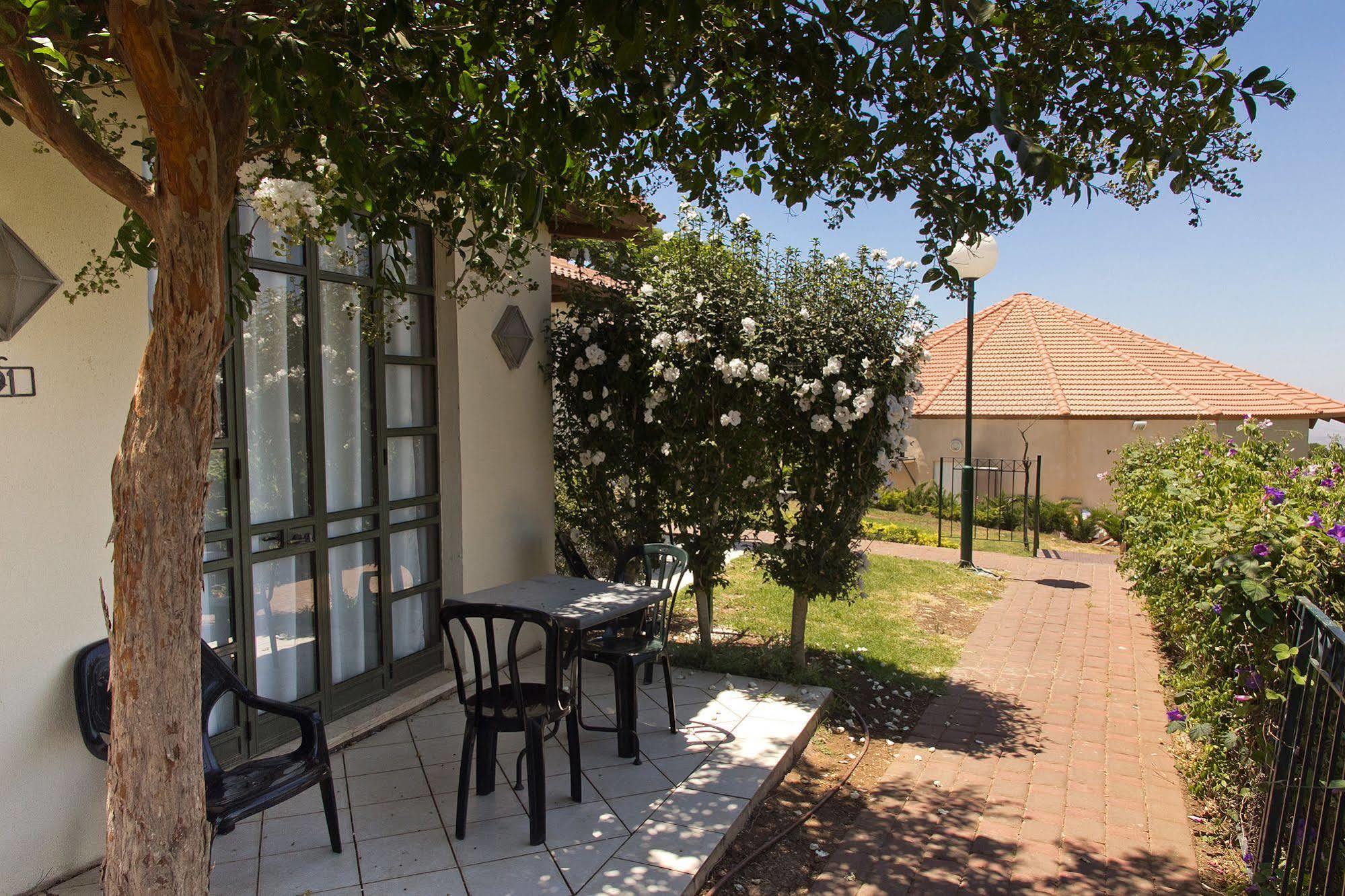 Shoresh Green Hills Family Suites Hotel Exterior photo