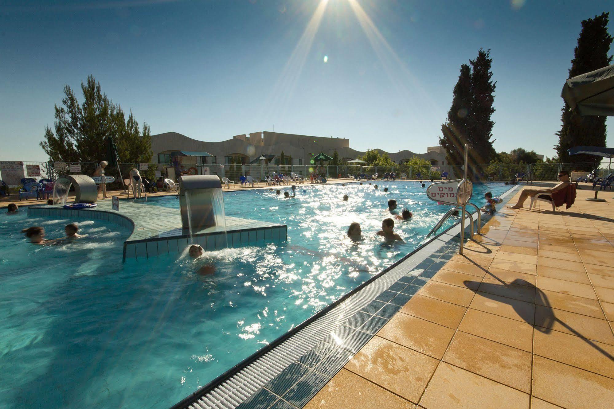 Shoresh Green Hills Family Suites Hotel Exterior photo
